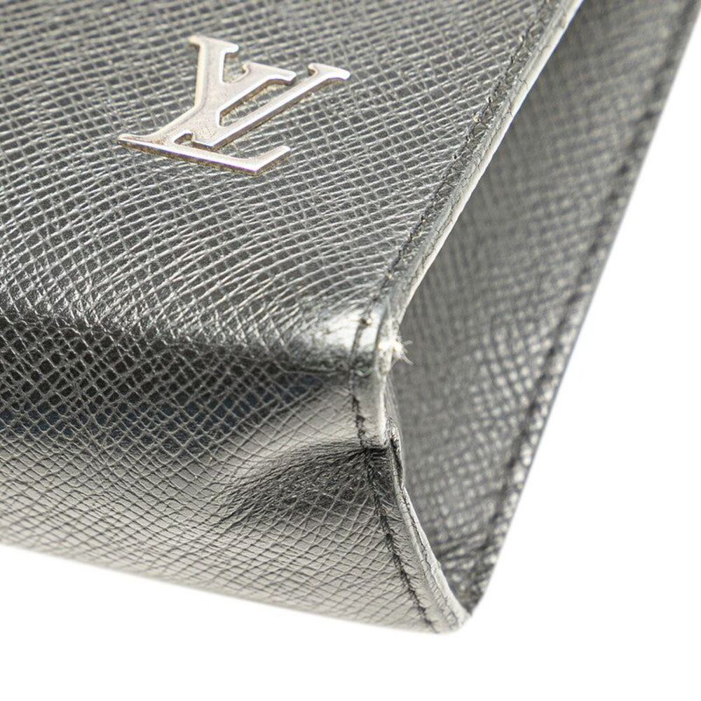 Louis Vuitton Pochette Voyage Taiga Clutch Bag - Picture 4 of 6